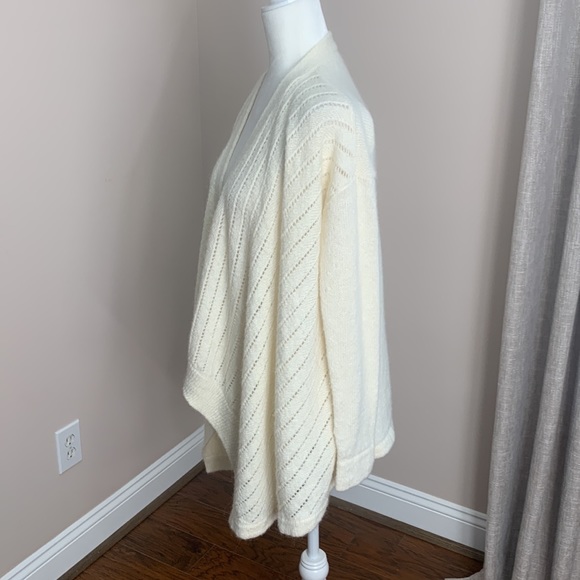 Lou & Grey Soft Cozy Cardigan
Sweater - Picture 2 of 10